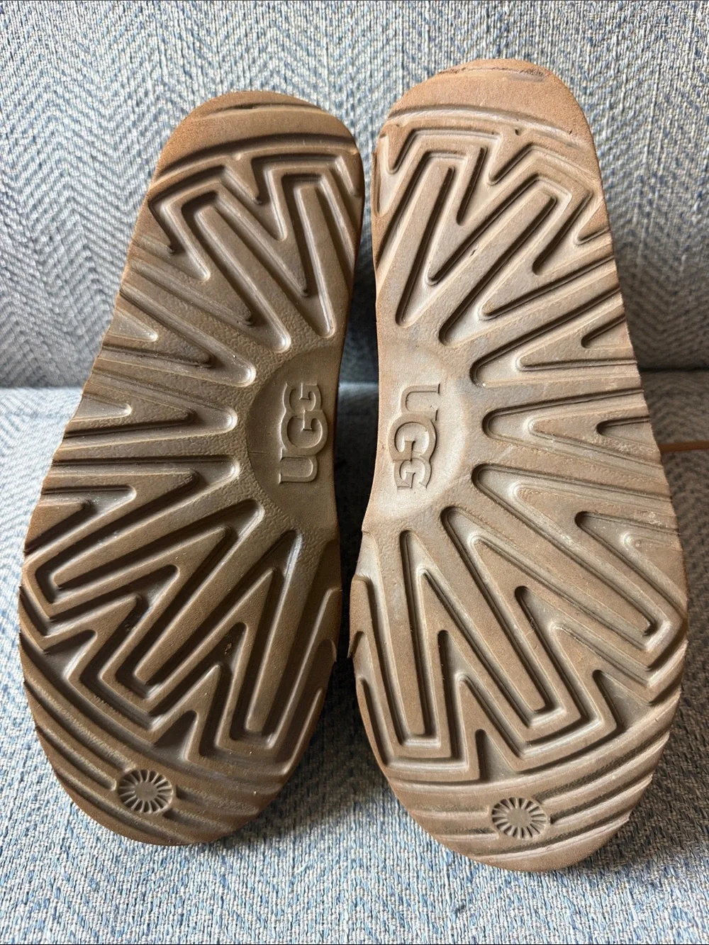 UGG Unisex-Child K Highland Hi Heritage Sneaker Size: 5